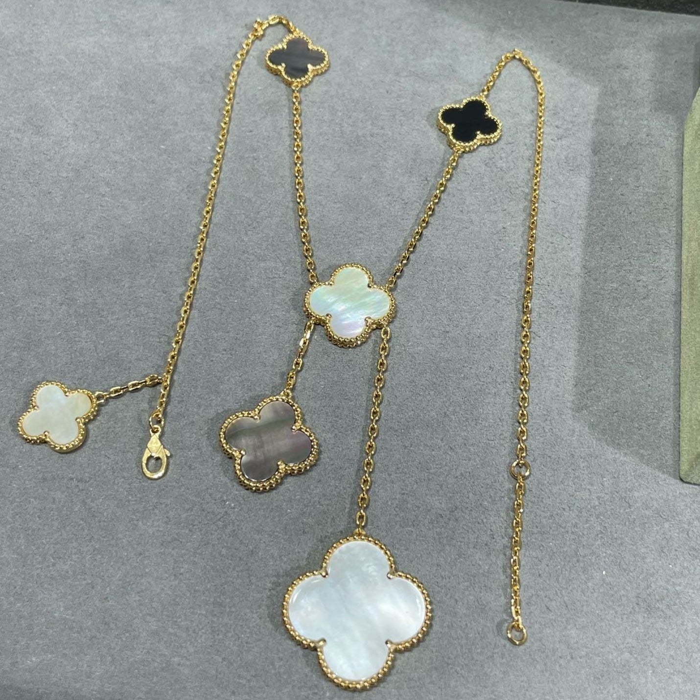 [Vicky]CLOVER 6 MOTIF MOP ONYX GOLD NECKLACE