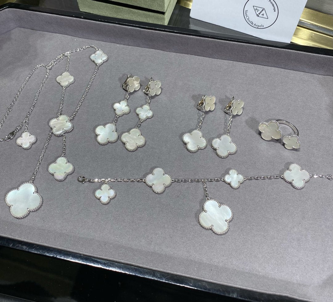 [Vicky]CLOVER 5 MOTIF WHITE MOP SILVER BRACELET