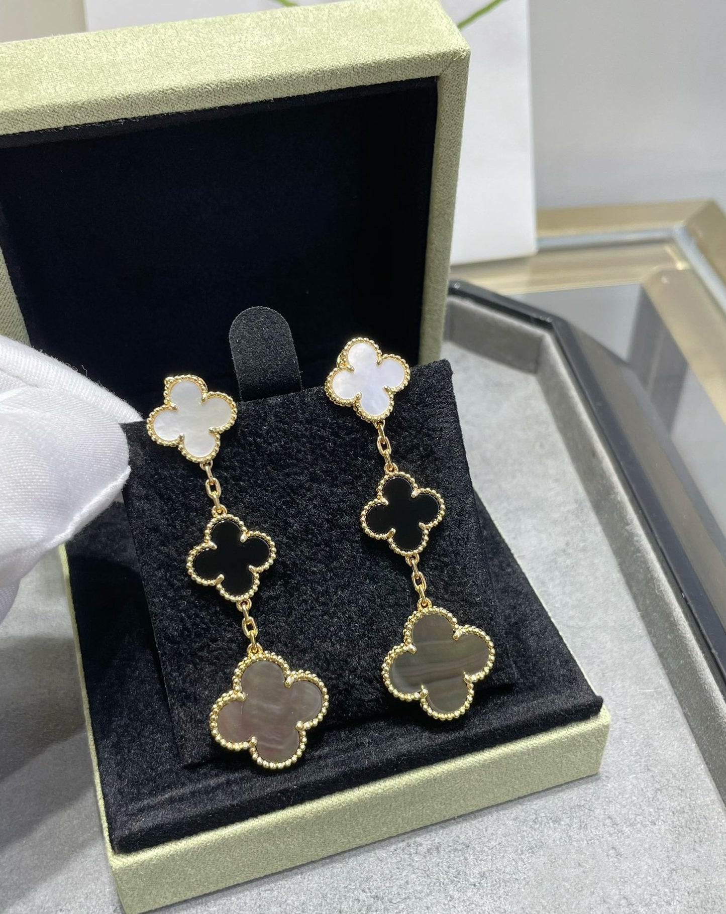 [Vicky]CLOVER 3 MOTIF MOP ONYX DARK MOP PINK GOLD EARRINGS