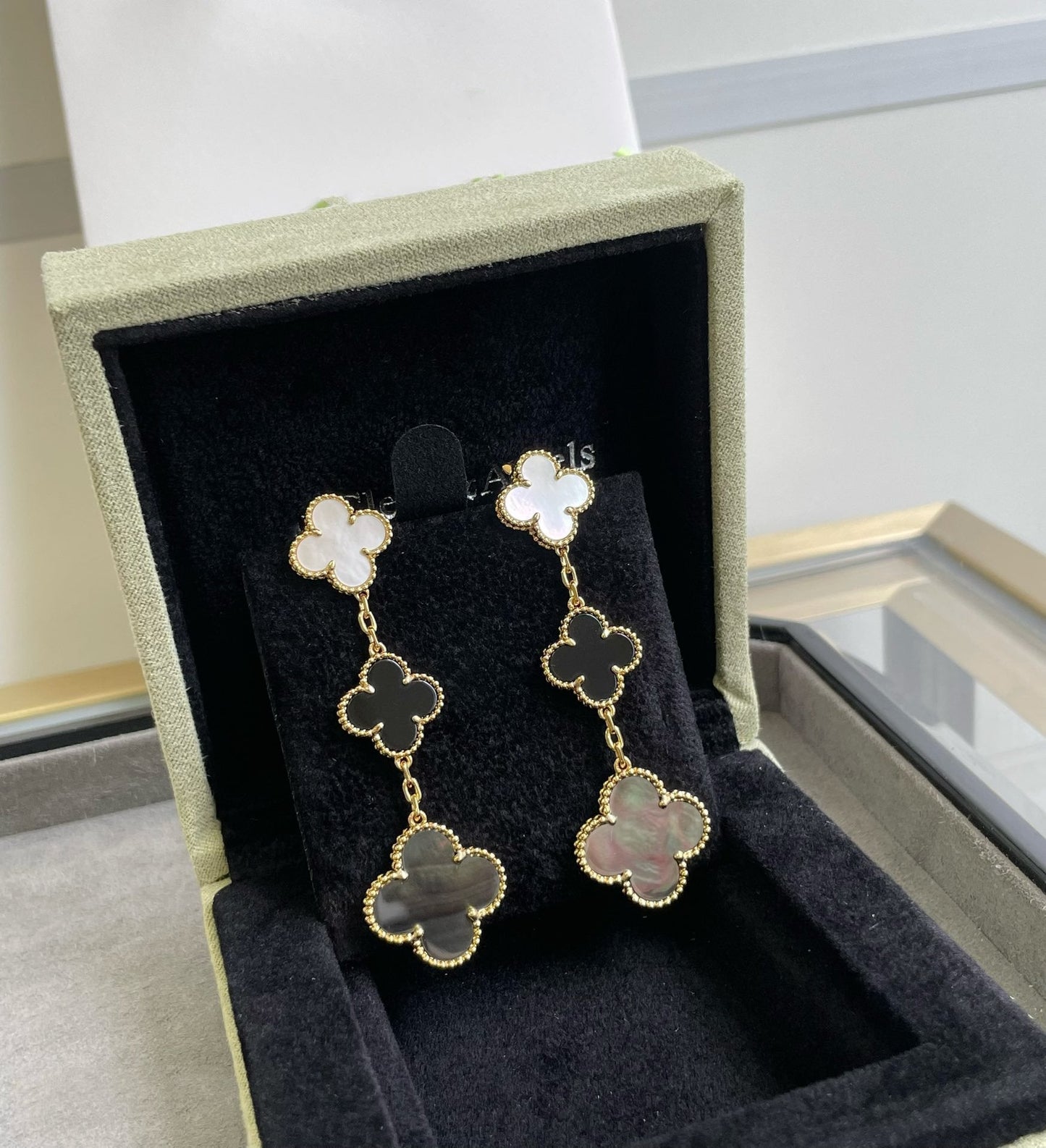 [Vicky]CLOVER 3 MOTIF MOP ONYX DARK MOP PINK GOLD EARRINGS