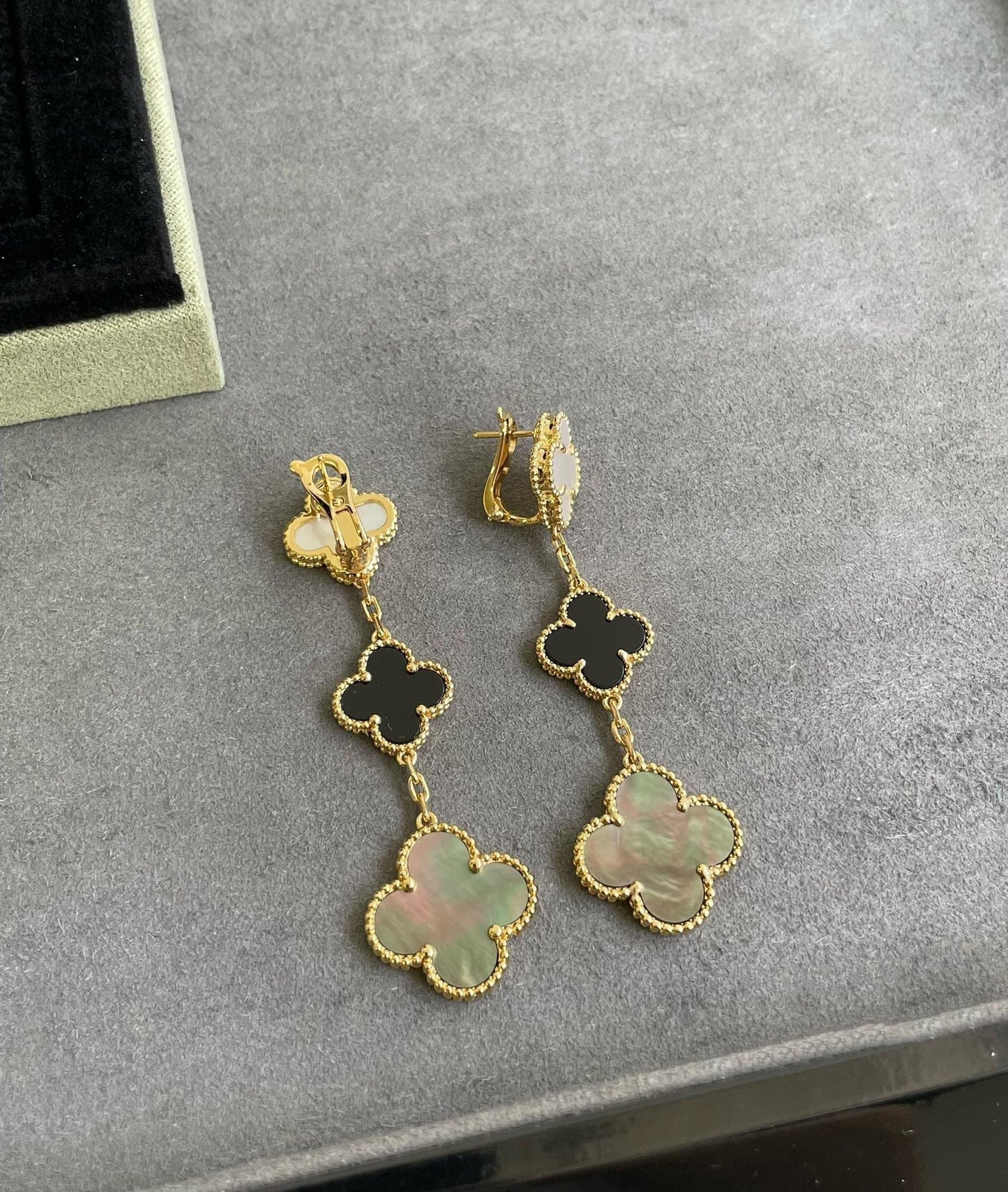 [Vicky]CLOVER 3 MOTIF MOP ONYX DARK MOP PINK GOLD EARRINGS