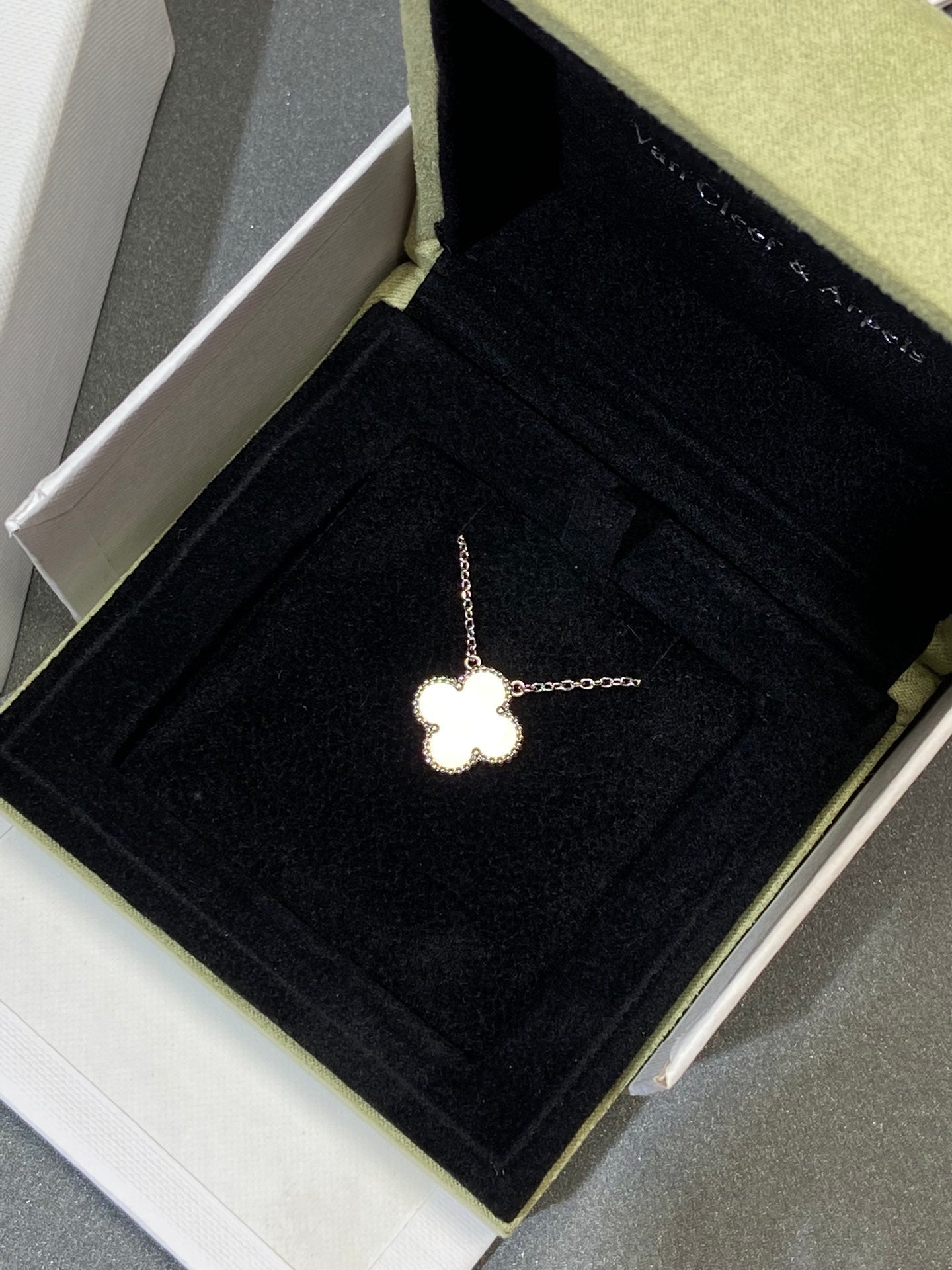 [Vicky]CLOVER MEDIUM SILVER WHITE MOP NECKLACE