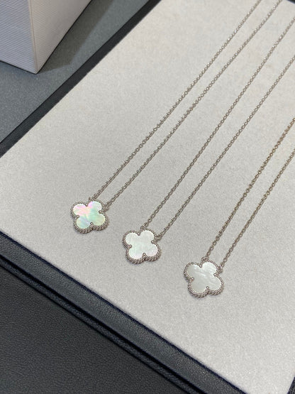 [Vicky]CLOVER MEDIUM SILVER WHITE MOP NECKLACE