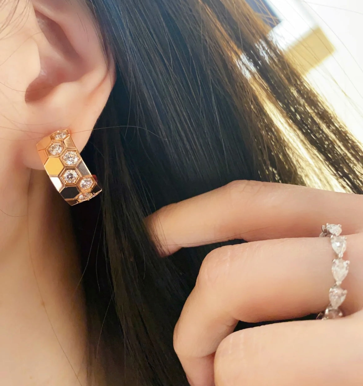 [Vicky]BEE LOVE DIAMOND HOOP EARRINGS