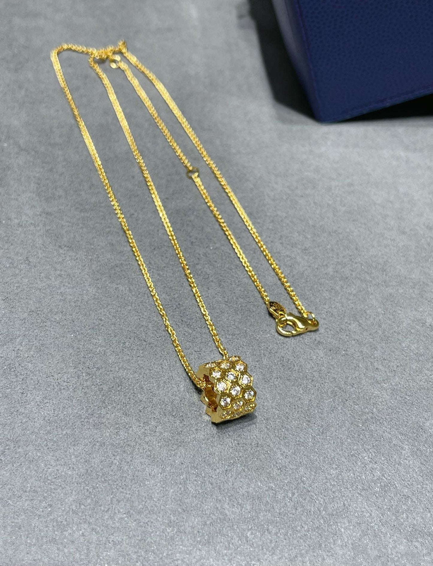 [Vicky]BEE LOVE DIAMOND PAVED 3 ROW NECKLACE