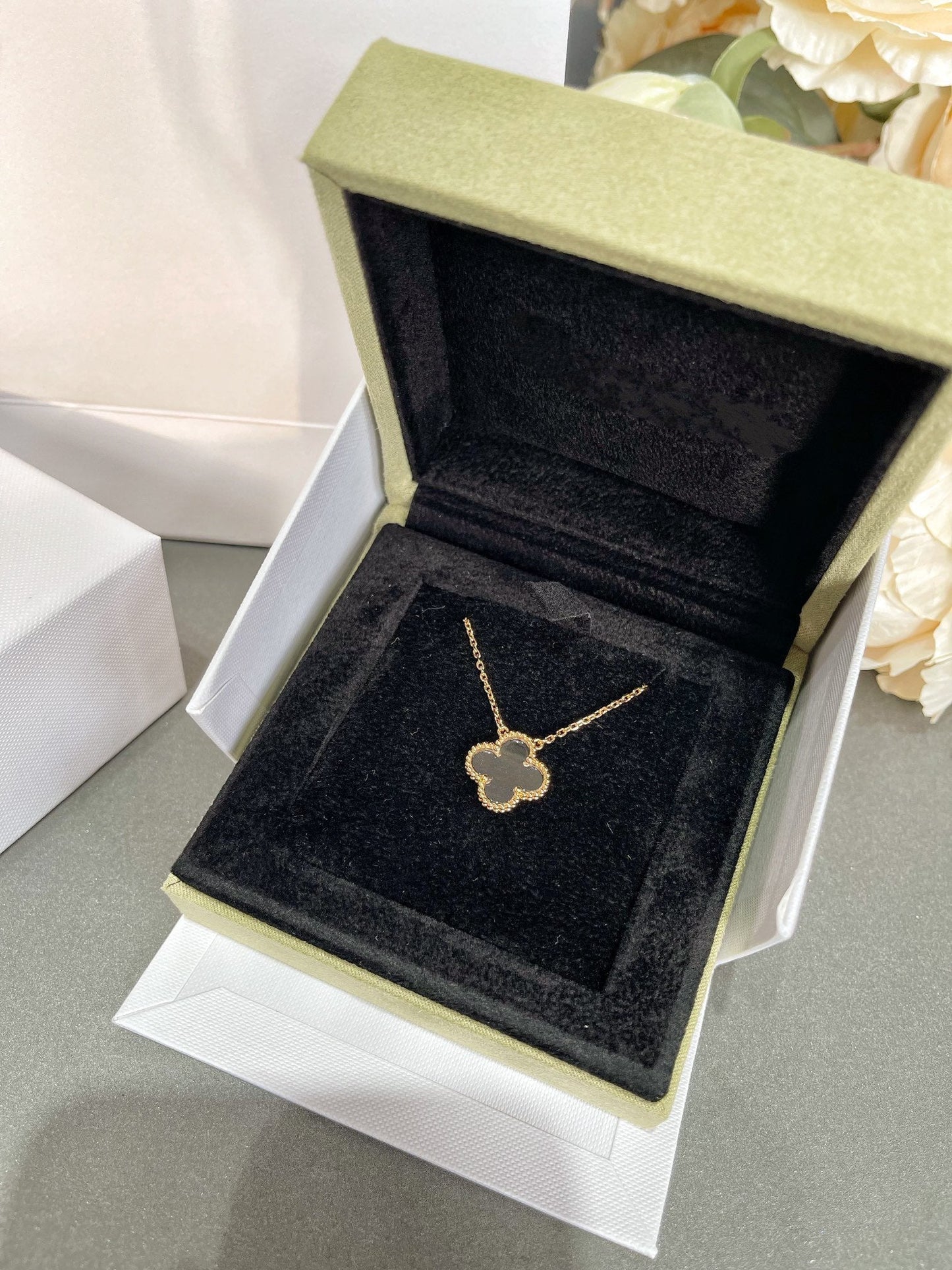 [Vicky]CLOVER ROCK CRYSTAL ROSE GOLD NECKLACE