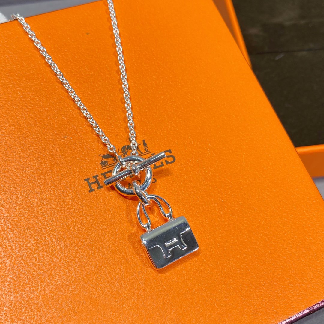 [Vicky]CONSTANCE PEDANT SILVER NECKLACE