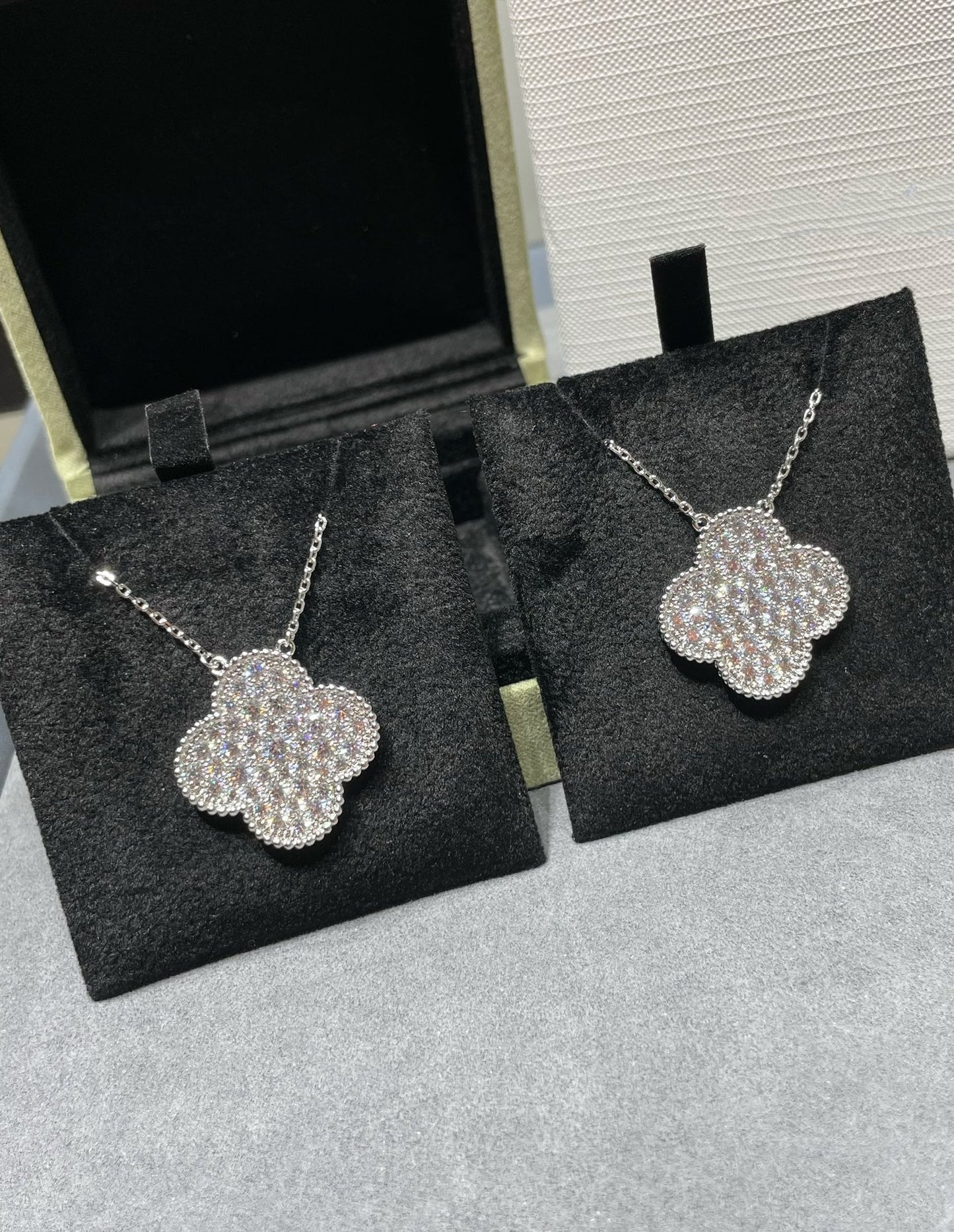 [Vicky]CLOVER 25MM LARGE PENDANT DIAMOND PAVED SILVER NECKLACE