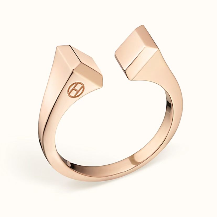[Vicky]THE CONE RIVET RING IS OPEN AND ONE SIZE FITS ALL