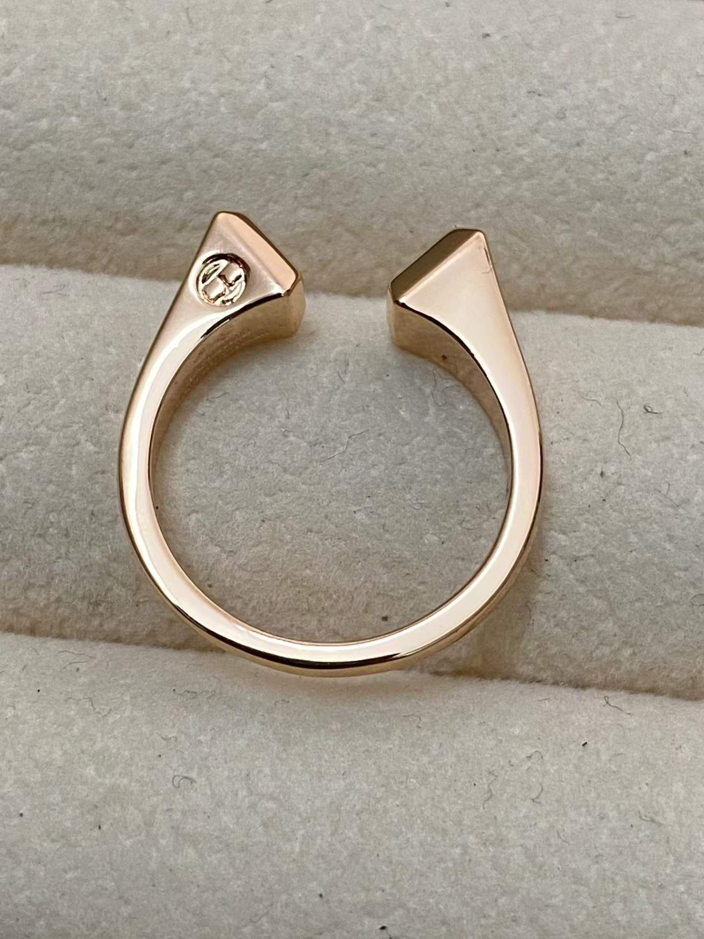 [Vicky]THE CONE RIVET RING IS OPEN AND ONE SIZE FITS ALL
