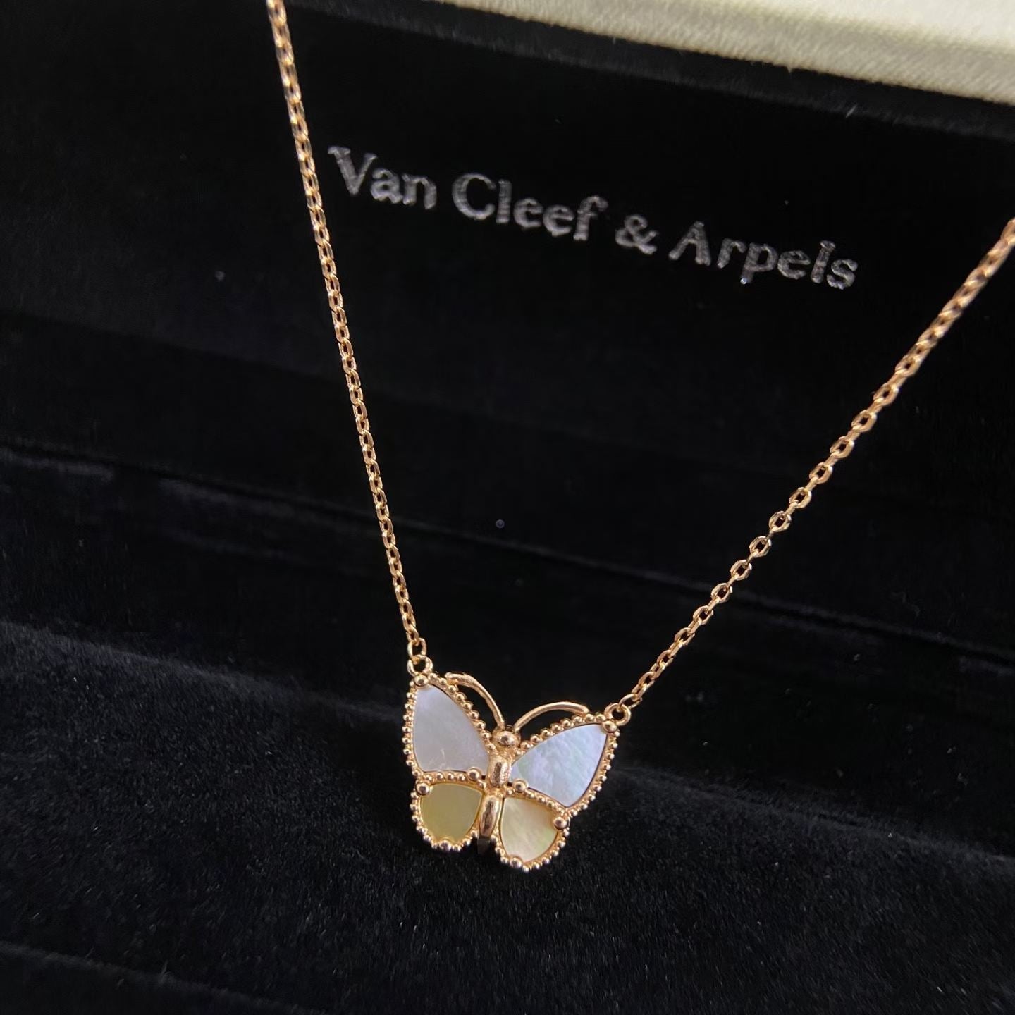 [Vicky]NEW ROSE GOLD WHITE MOTHER OF PEARL BUTTERFLY NECKLACE