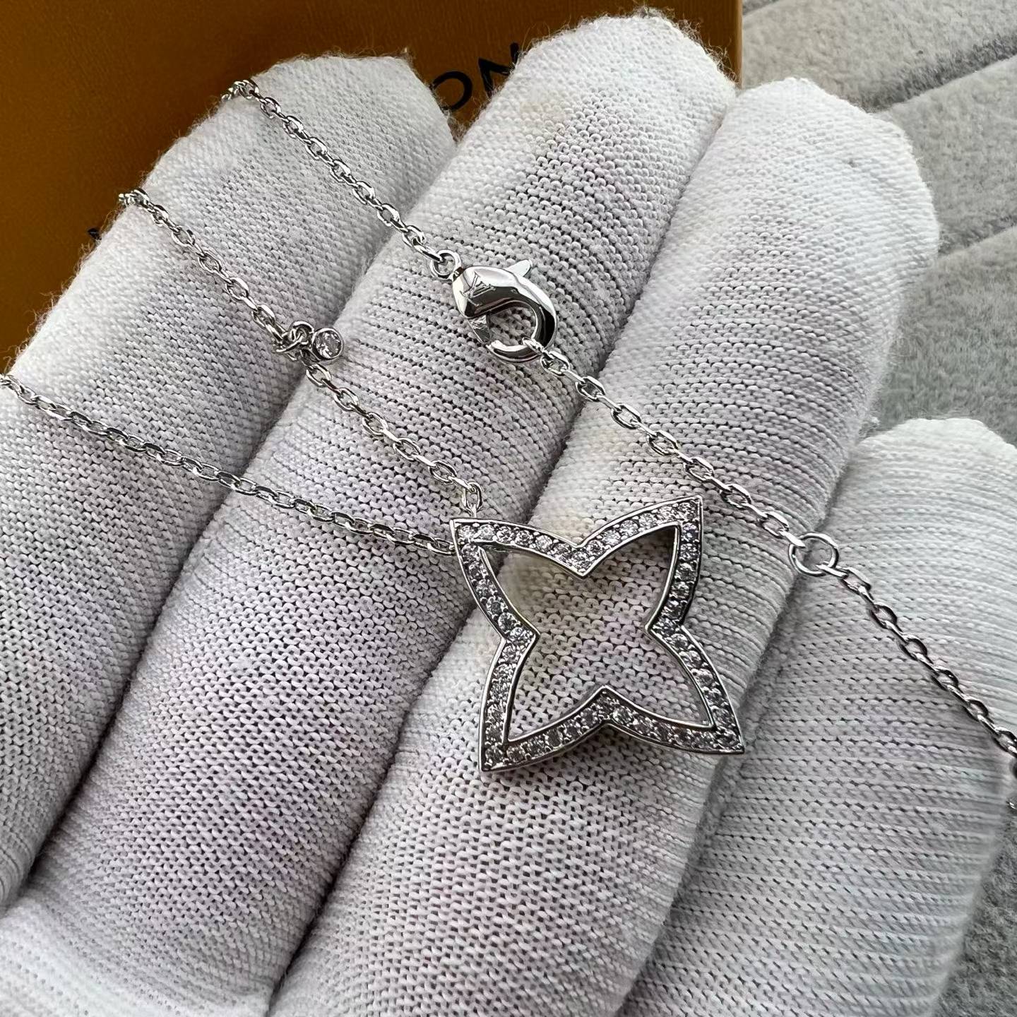[Vicky]FOUR-LEAF CLOVER OPENWORK NECKLACE