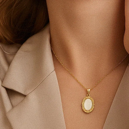 [Royal Vicky]Roselle Vintage Mother Of Pearl Pendant