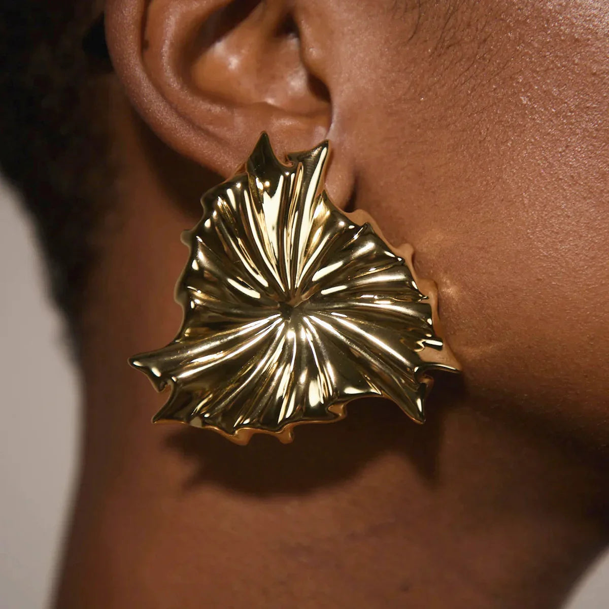 [Royal Vicky]Rafaela Sculpted Petal Gold Earrings