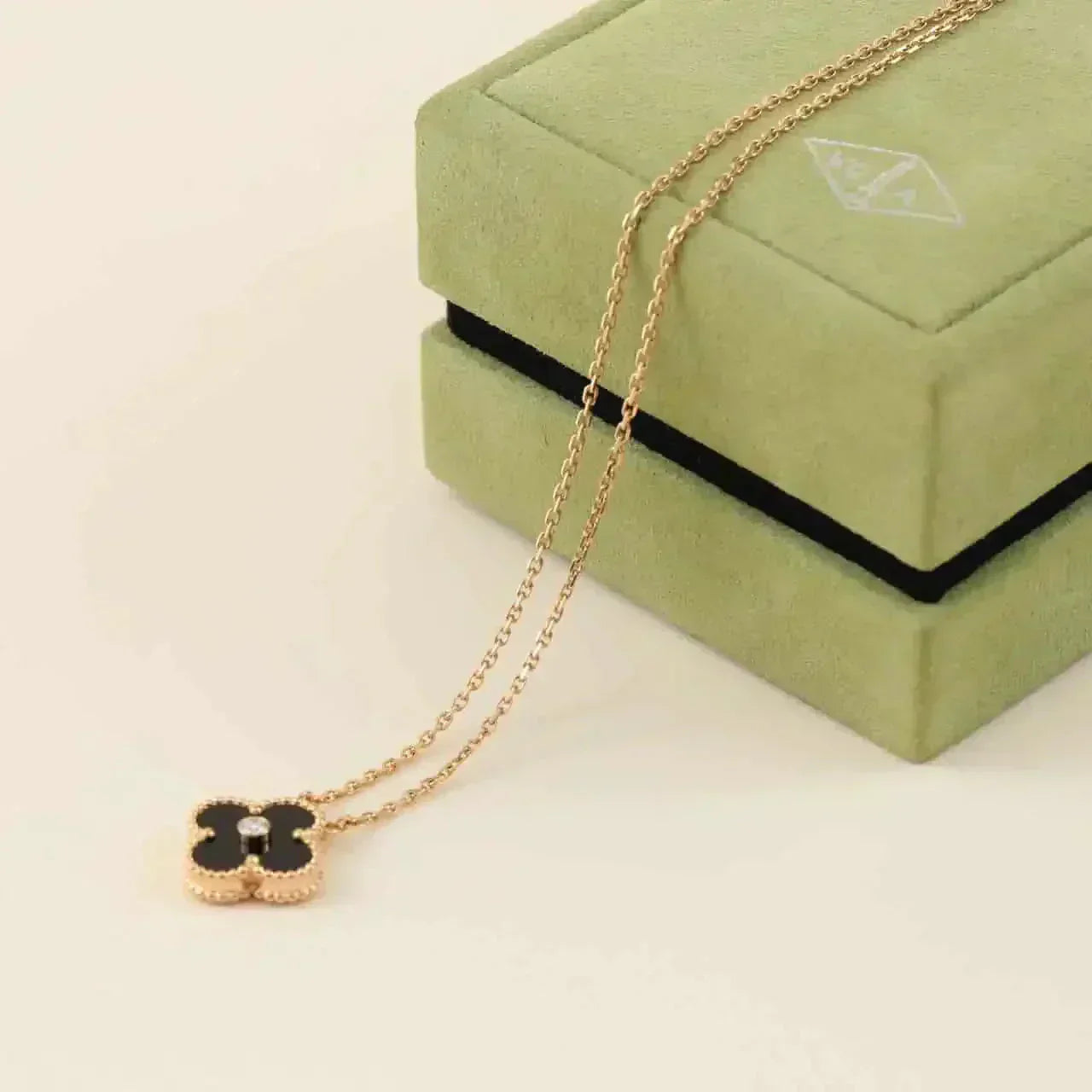 [Vicky]CLOVER 15MM DIAMOND ONYX NECKLACE