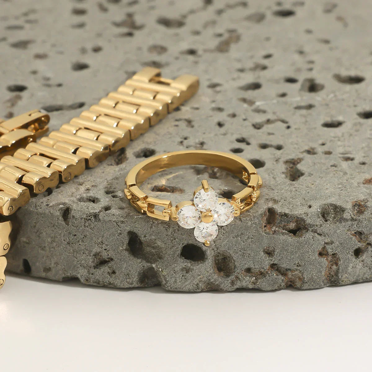 [Royal Vicky]Clestine Diamond Petal Ring