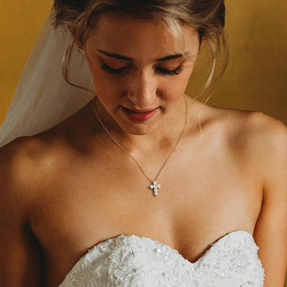 [Royal Vicky]Wynter Diamond Cross Necklace