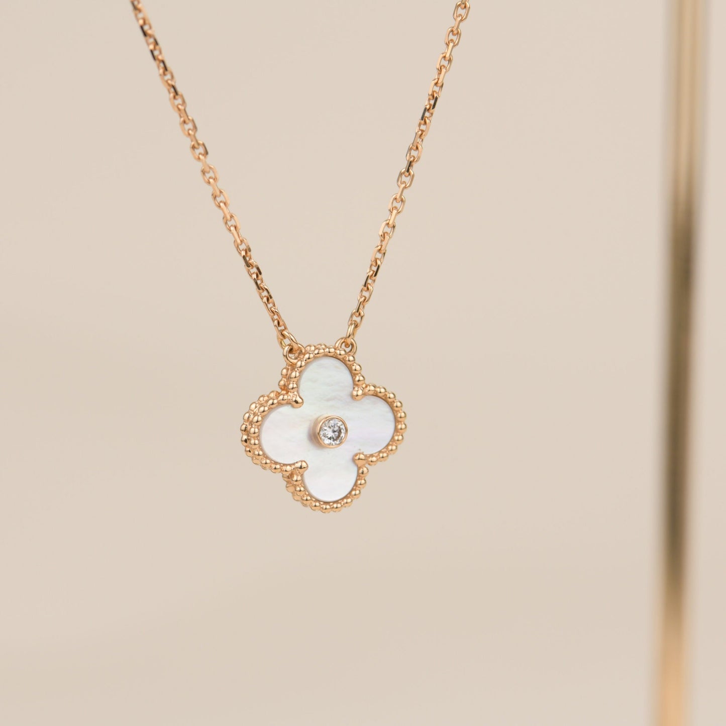 [Vicky]CLOVER 15MM DIAMOND WHITE FRITILLARIA NECKLACE