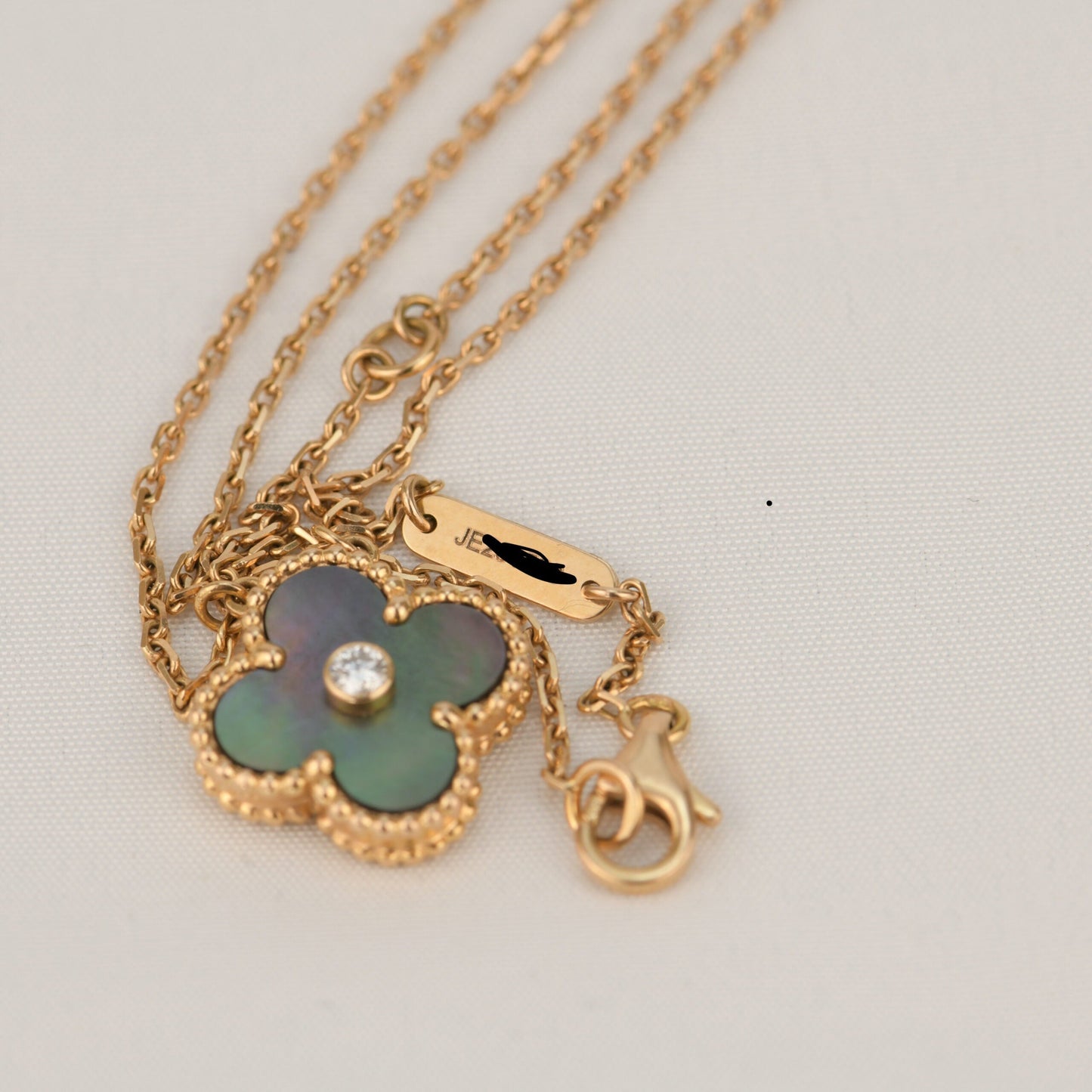 [Vicky]CLOVER 15MM DIAMOND AND MOTHER-OF-GREY NECKLACE