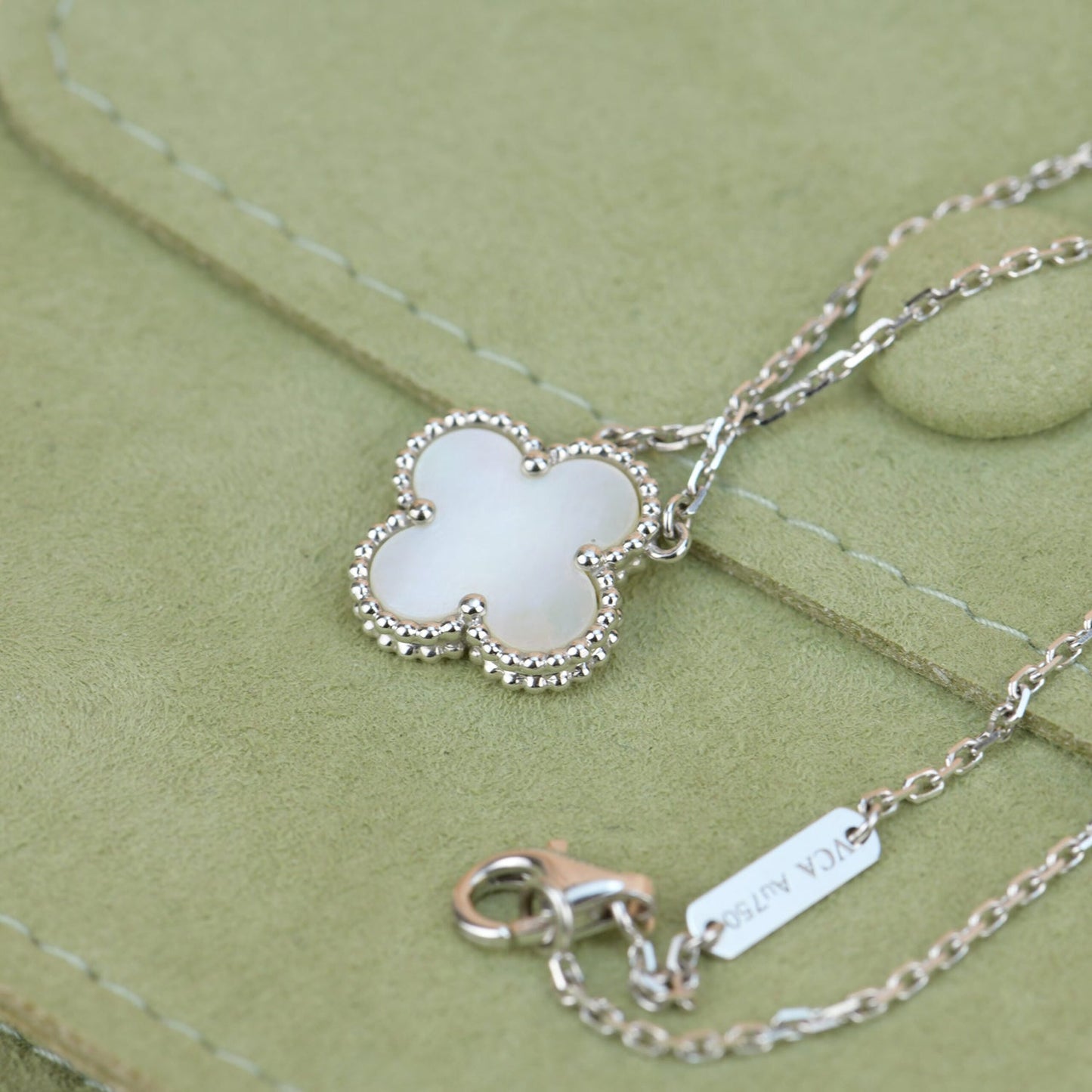 [Vicky]CLOVER  15MM WHITE MOTHER-OF-PEARL SILVER