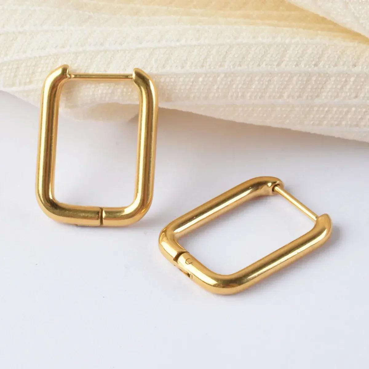 [Royal Vicky]Ambrielle Gold U Hoops