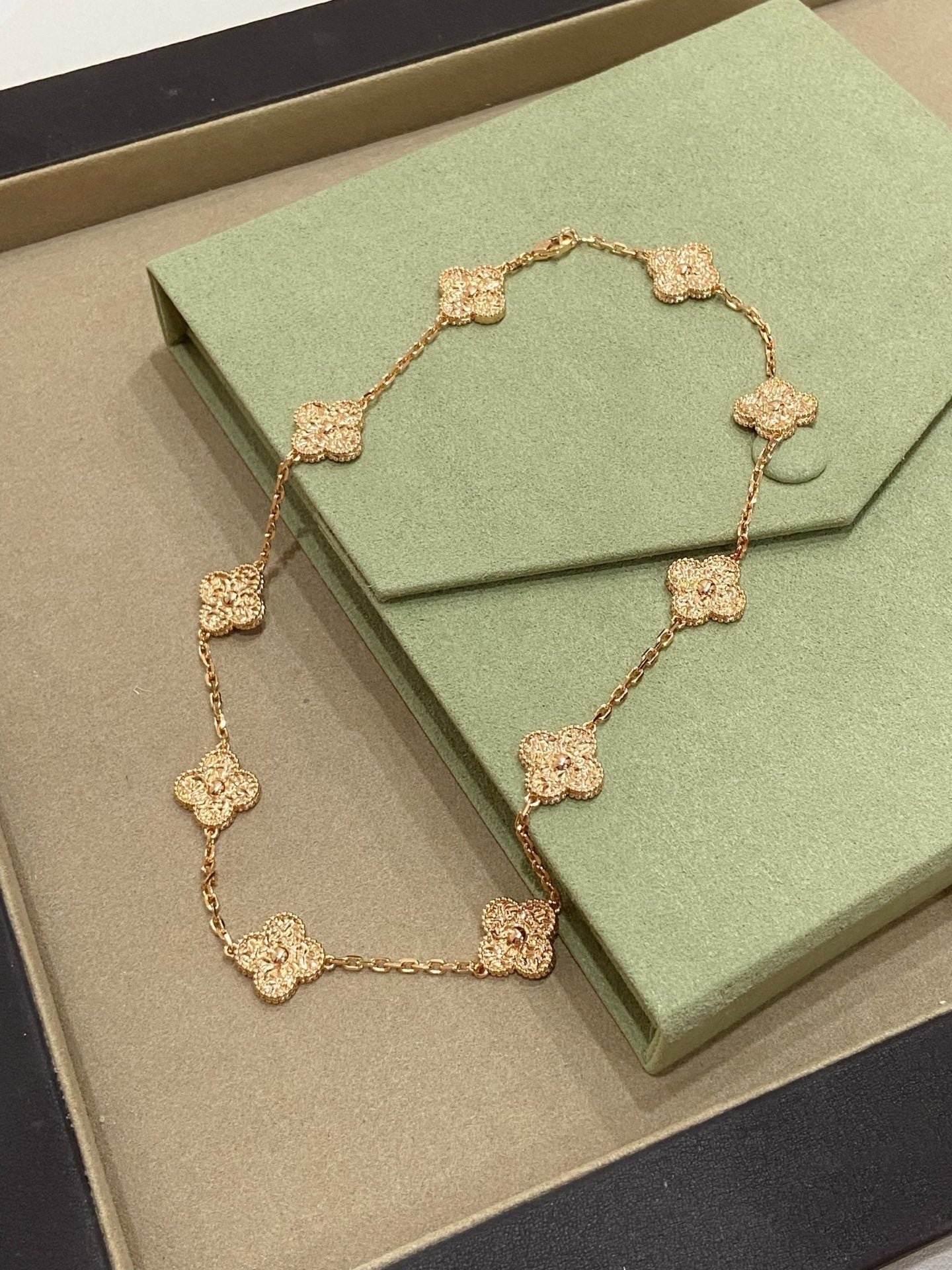 [Vicky]CLOVER 6 MOTIFS BRONZING BRACELET