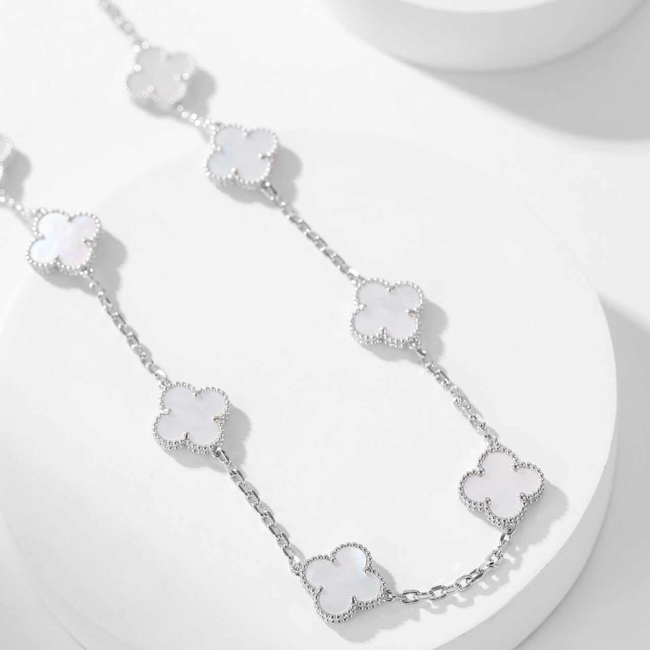 [Vicky]CLOVER 10 MOTIFS WHITE MOTHER OF PEARL NECKLACE