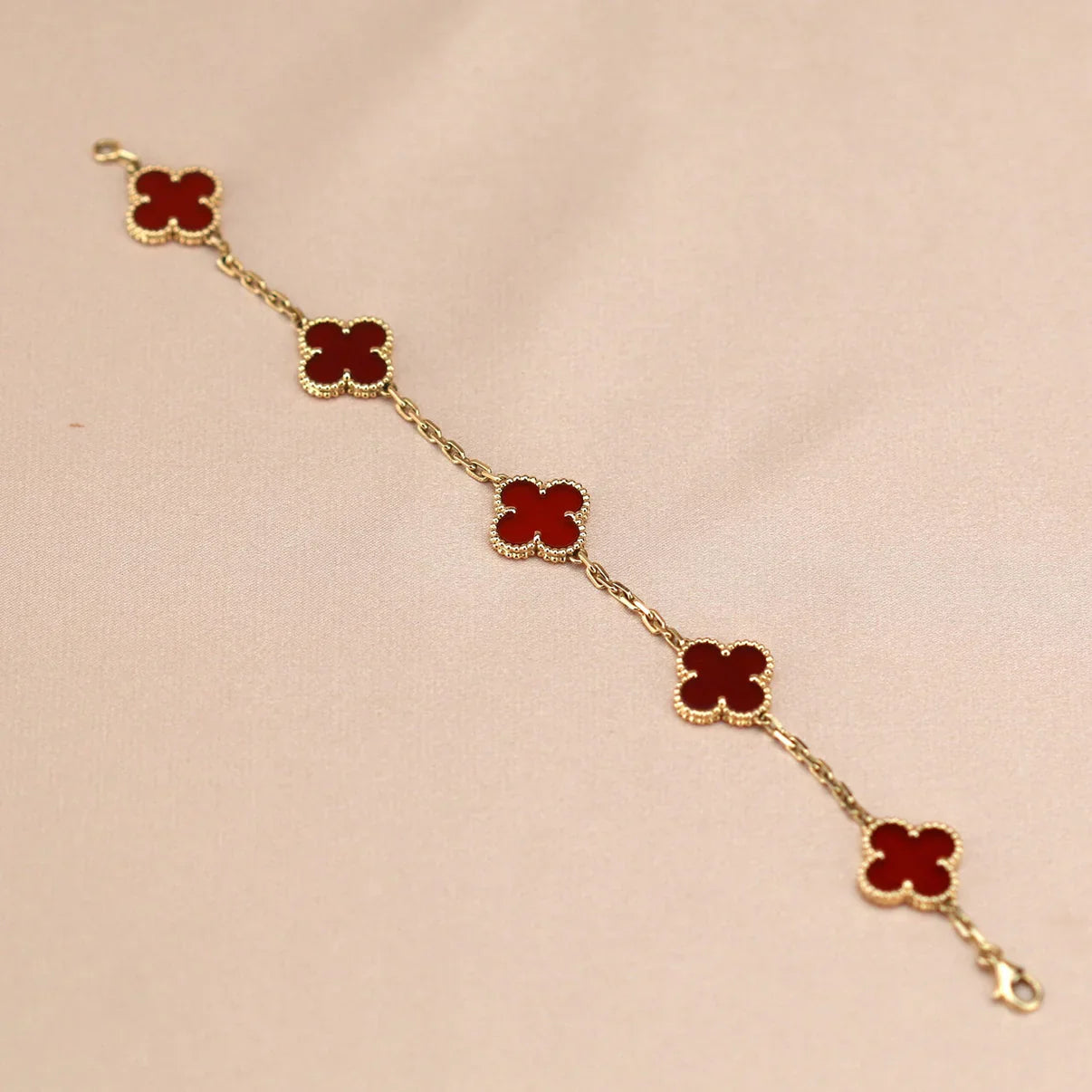 [Vicky] CLOVER 5 MOTIF RED CORNELIAN BRACELET COLLECTION