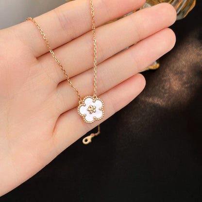 [Vicky]LUCKY  WHITE MOP  PLUM BLOSSOM NECKLACE