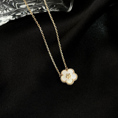 [Vicky]LUCKY  WHITE MOP  PLUM BLOSSOM NECKLACE