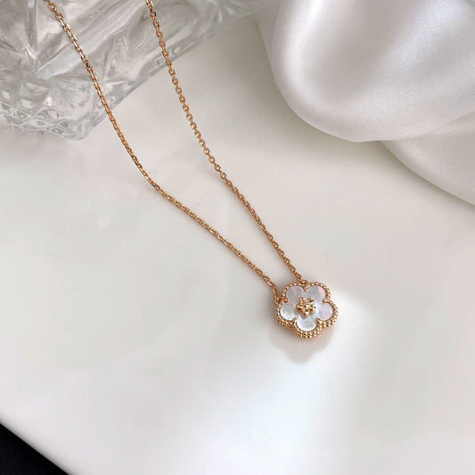 [Vicky]LUCKY  WHITE MOP  PLUM BLOSSOM NECKLACE