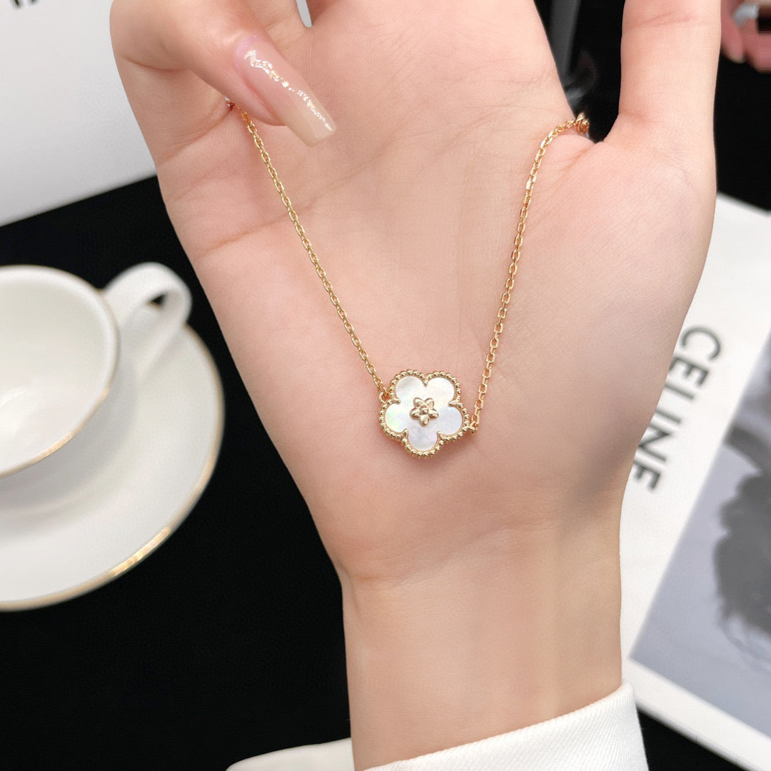 [Vicky]LUCKY WHITE MOP PLUM BLOSSOM  BRACELET
