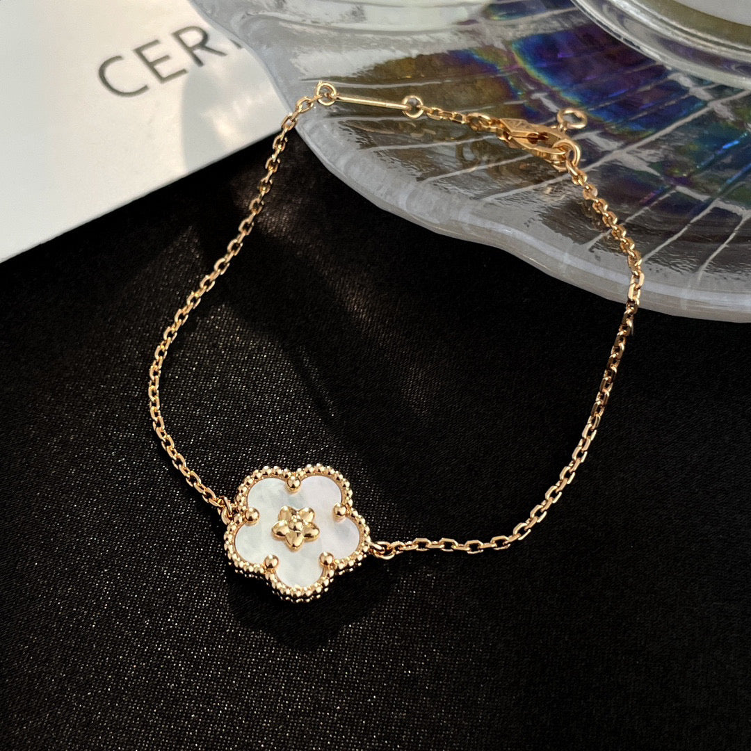 [Vicky]LUCKY WHITE MOP PLUM BLOSSOM  BRACELET