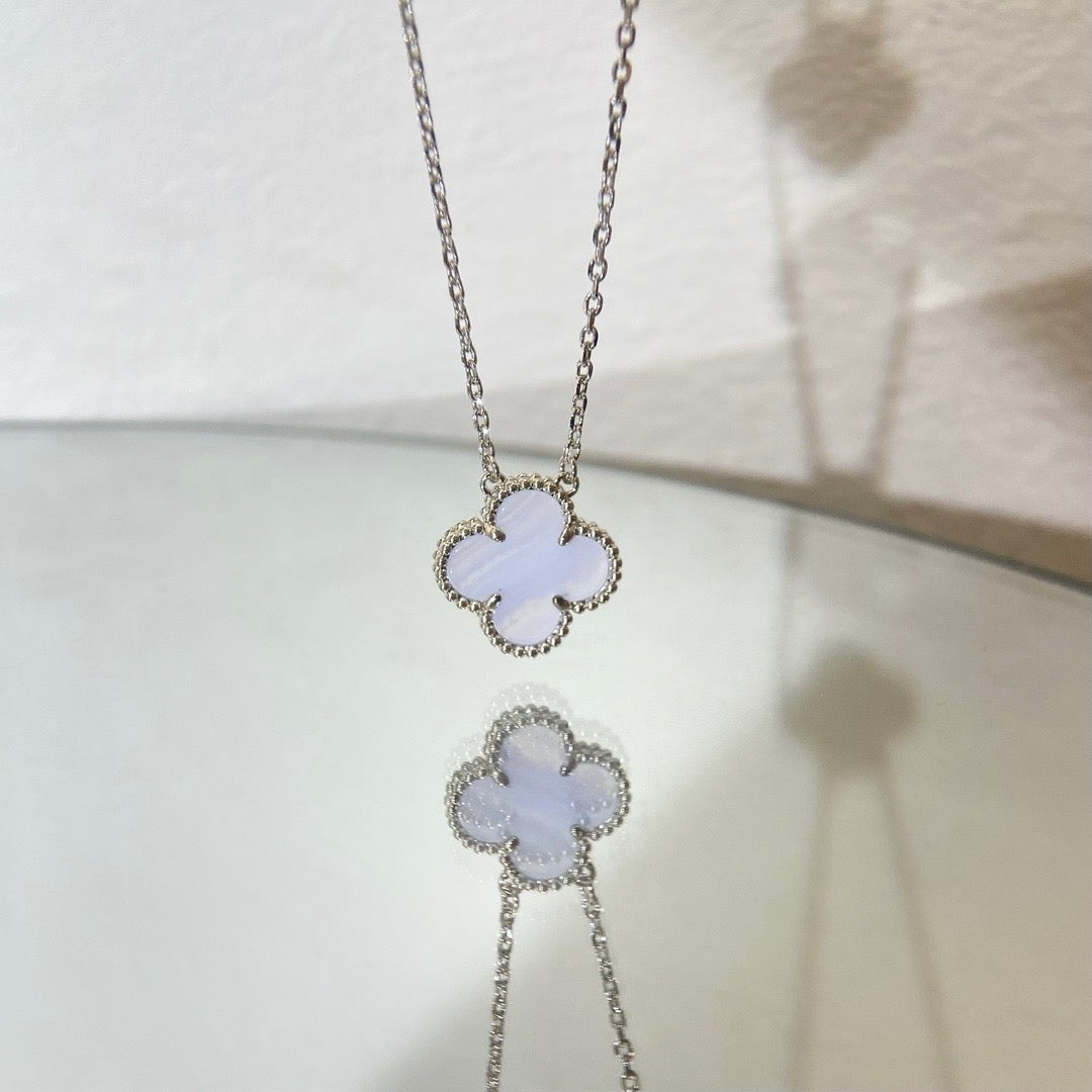 [Vicky]CLOVER 15MM BLUE CHALCEDONY NECKLACE SILVER