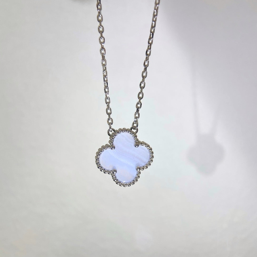 [Vicky]CLOVER 15MM BLUE CHALCEDONY NECKLACE SILVER