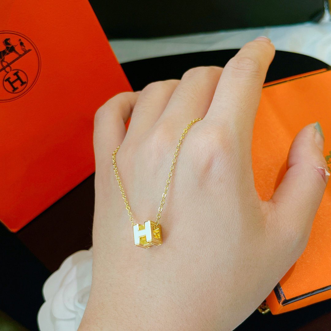 [Vicky]H WHITE SQUARE GOLD NECKLACE