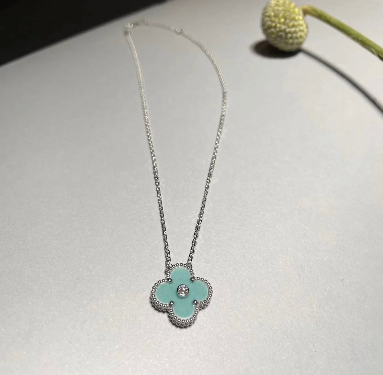 [Vicky]CLOVER 1 DIAMOND LIGHT BLUE SILVER NECKLACE