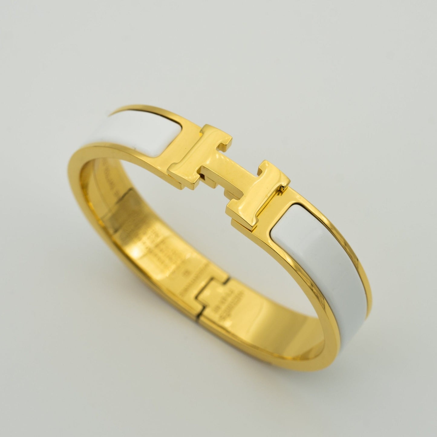 [Vicky]H WHITE BRACELET