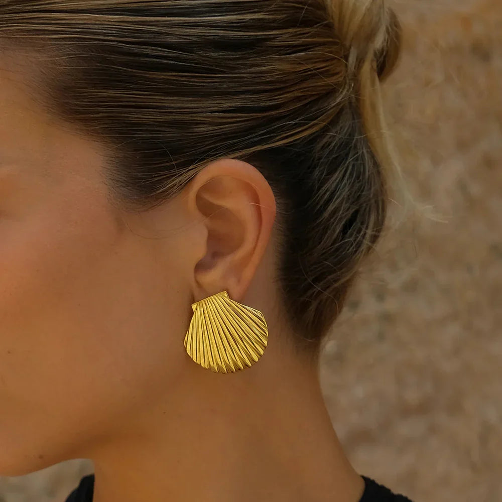 [Royal Vicky]Nicole Seashell Gold Earrings