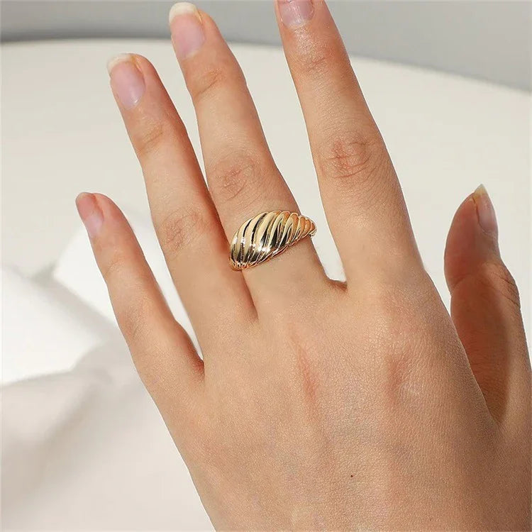 [Royal Vicky]Ylenna Gold Croissant Ring