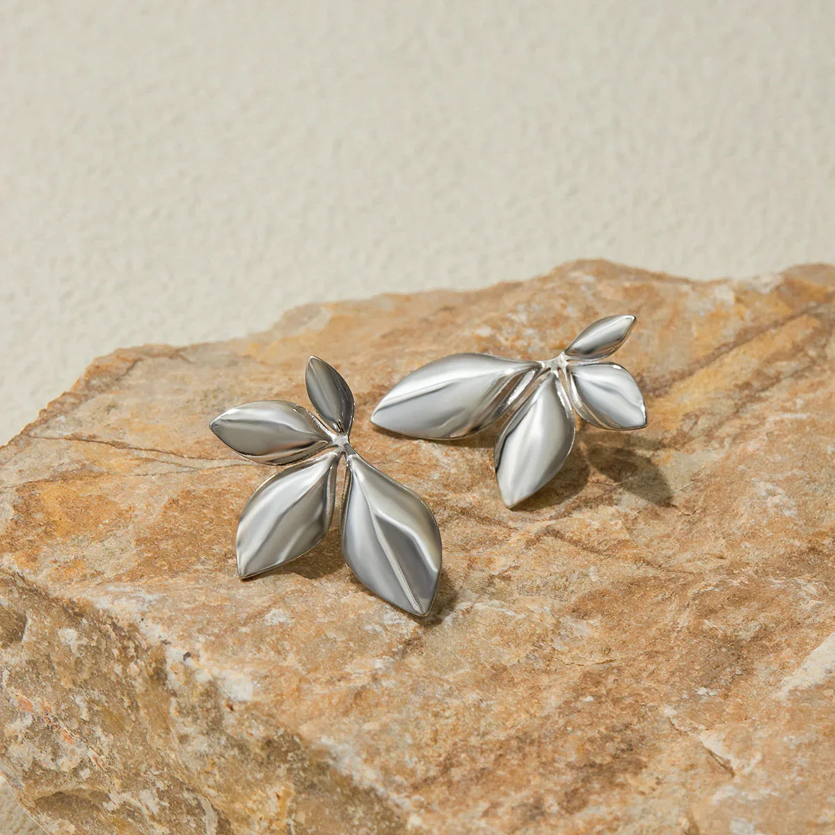 [Royal Vicky]Velle Gold Petal Earrings
