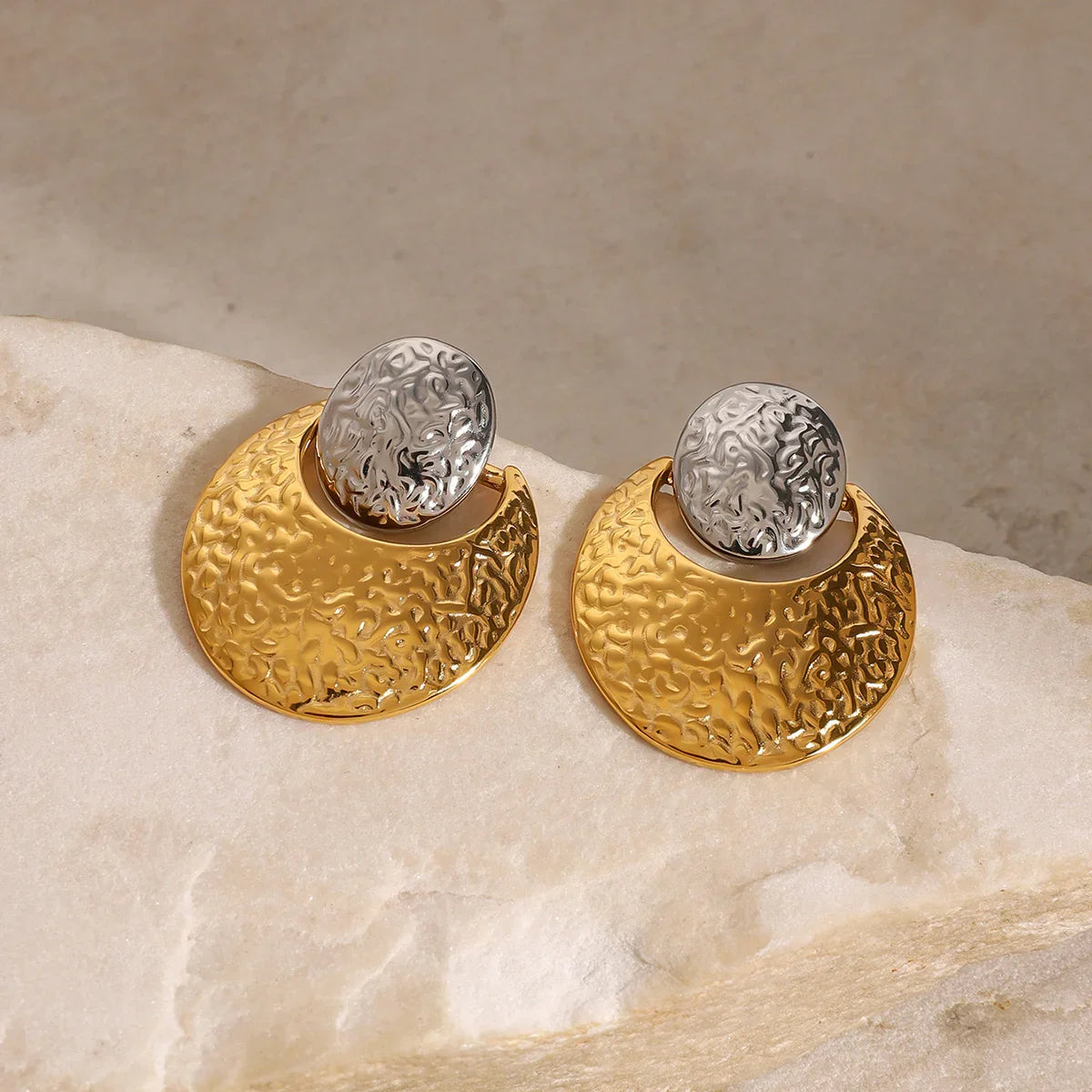 [Royal Vicky]Shelly Two Tone Crescent Earrings