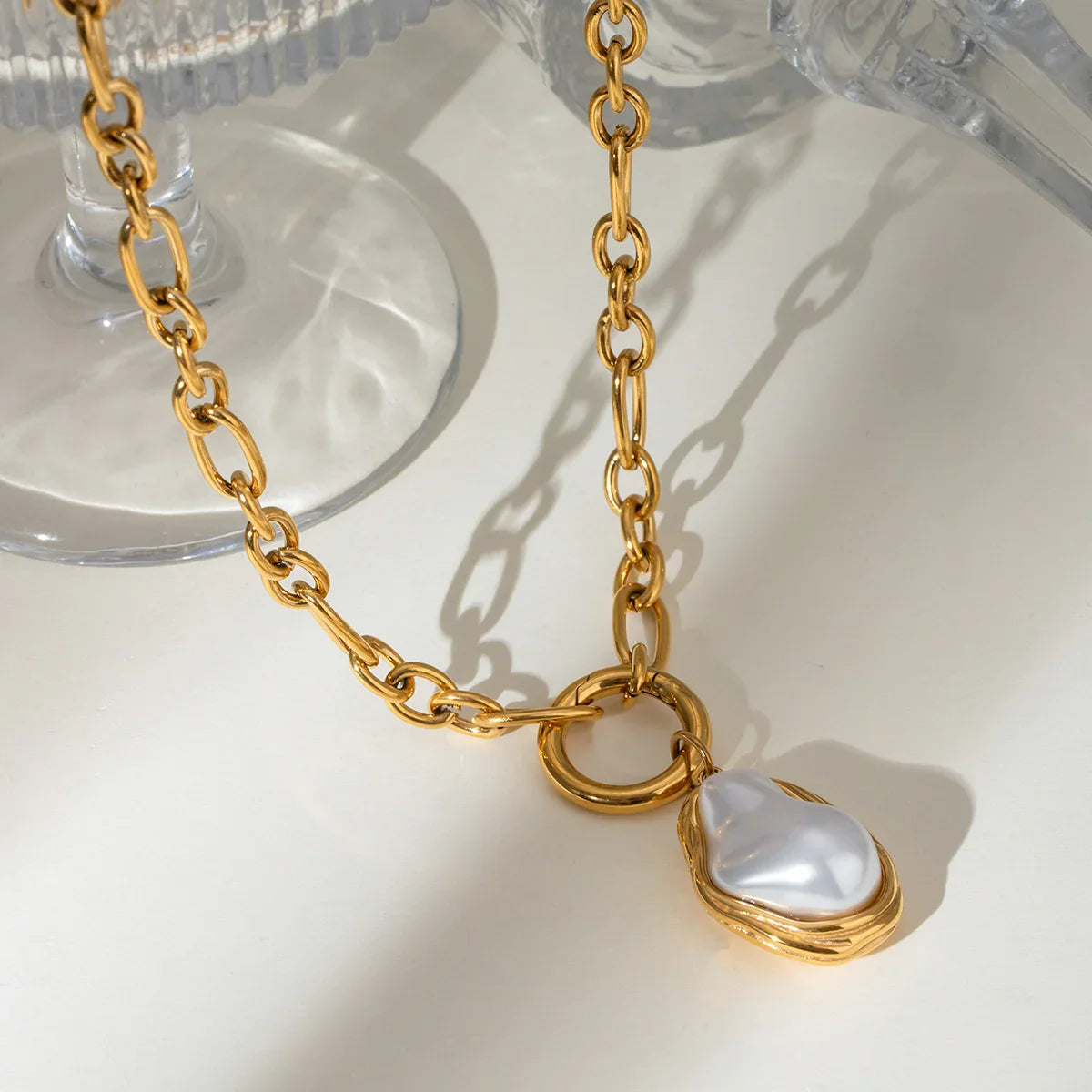 [Royal Vicky]Shelby Mother Of Pearl Pendant