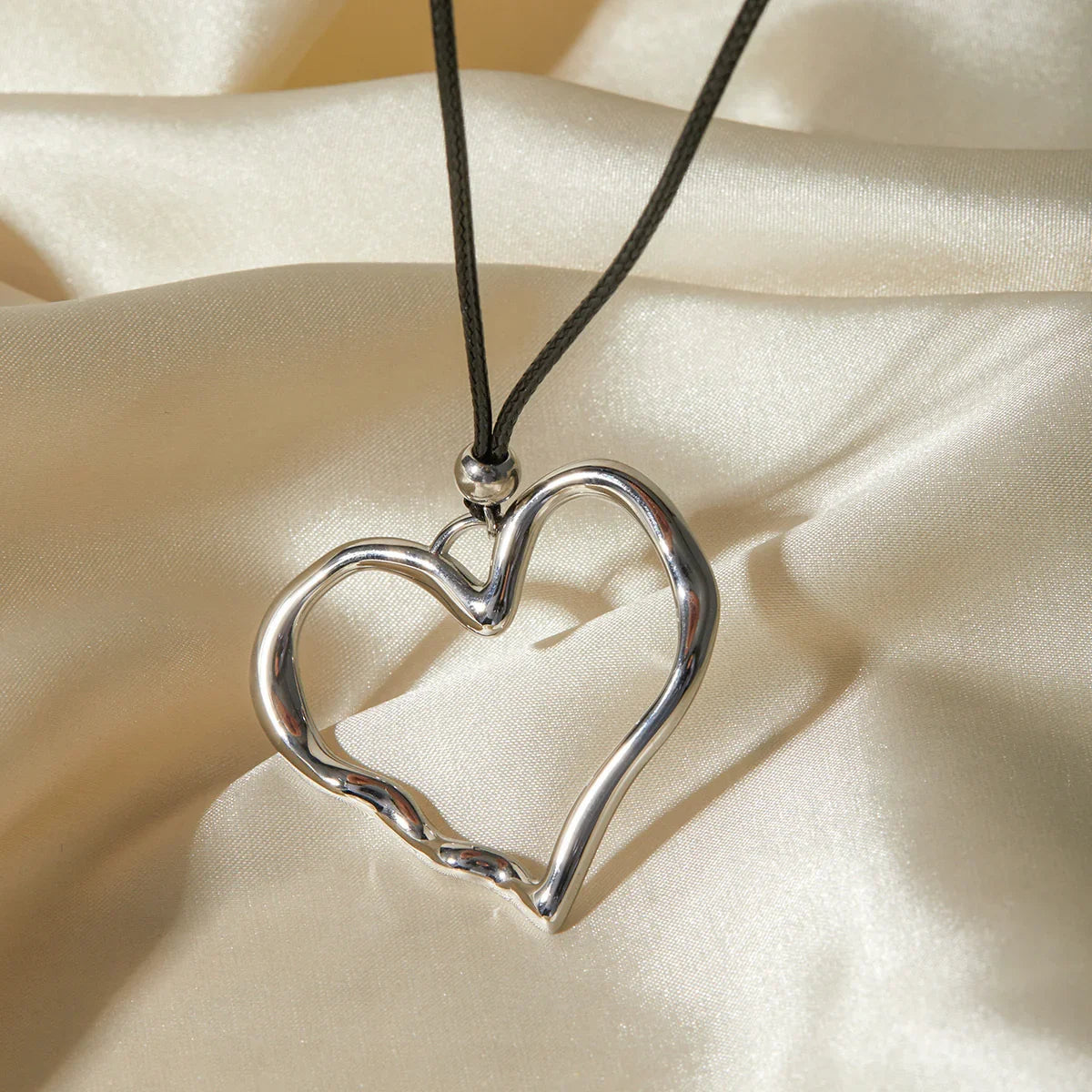 [Royal Vicky]Francine Heart Pendant