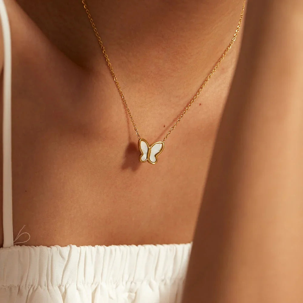[Royal Vicky]Flutterby Mother of Pearl Necklace