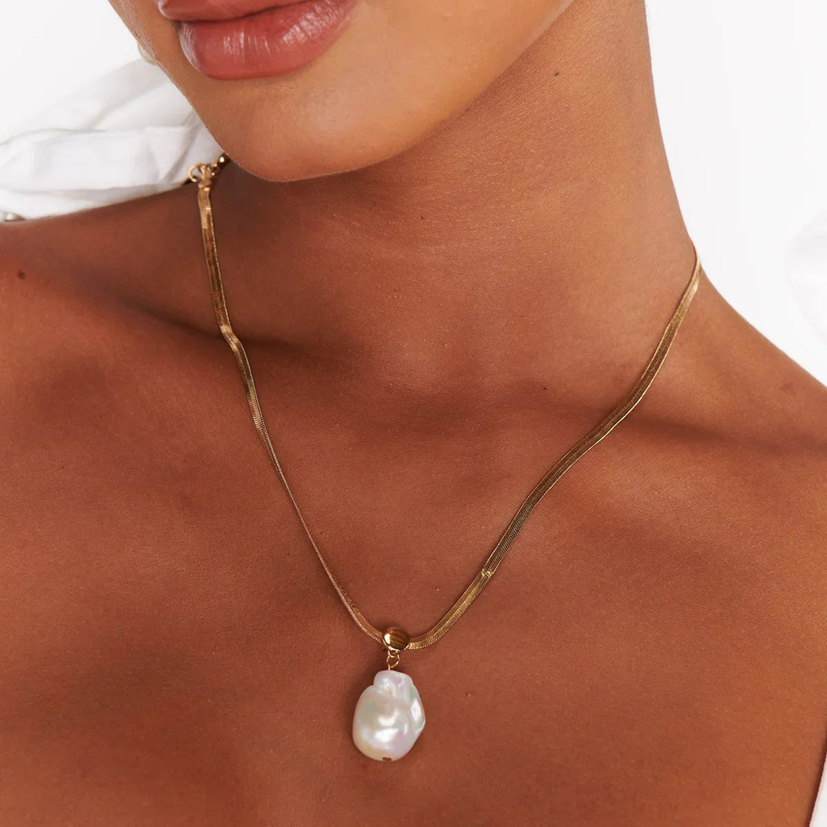 [Royal Vicky]Glorietta Herringbone Pearl Necklace