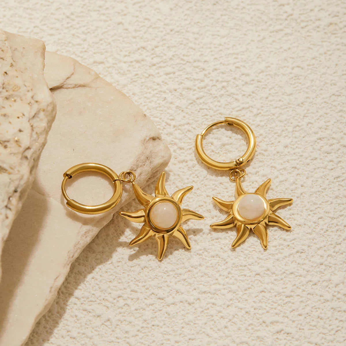 [Royal Vicky]Helia Sun-shaped Moonstone Earrings