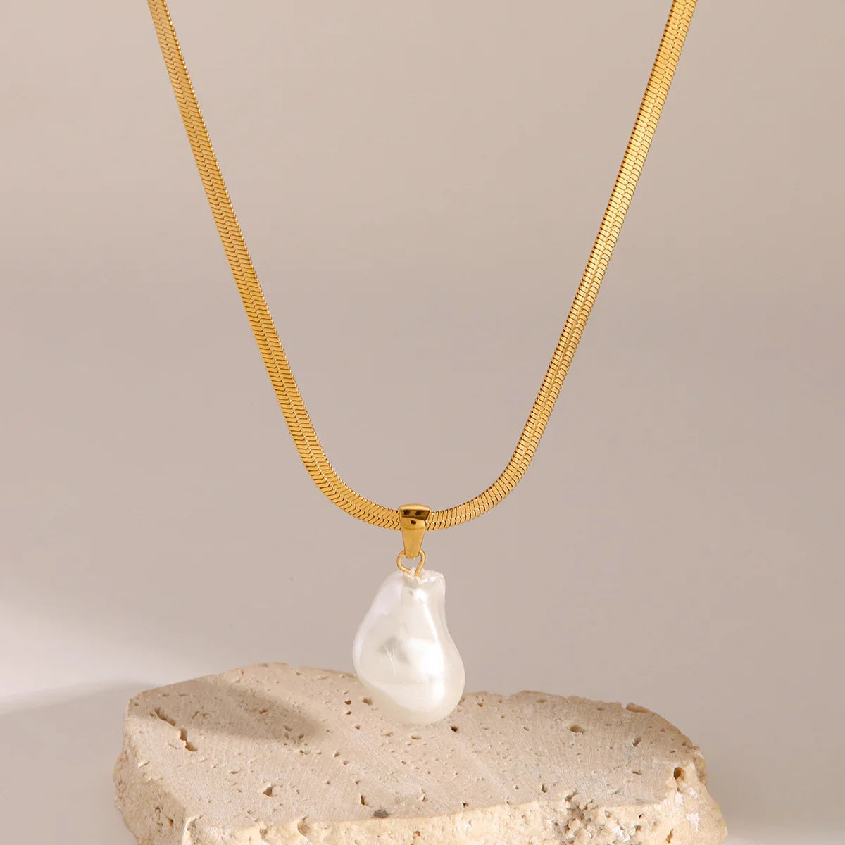 [Royal Vicky]Glorietta Herringbone Pearl Necklace
