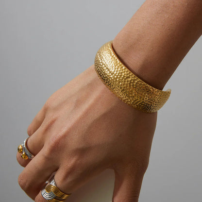 [Royal Vicky]Cheyenne Textured Gold Band