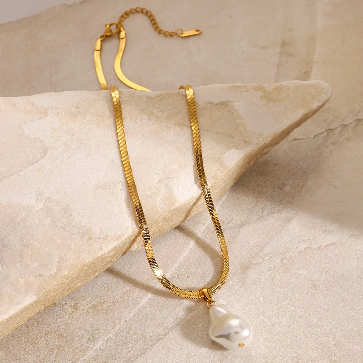 [Royal Vicky]Glorietta Herringbone Pearl Necklace